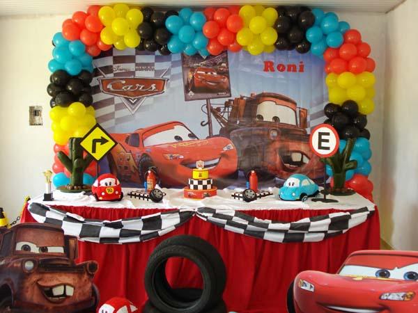 Aniversário de carro de corrida, Decoração de festa infantil tema carros,  Aniversário de gêmeos