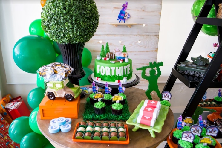 Aniversário do Fortnite: jogo celebra 4 anos com bolo e itens especiais