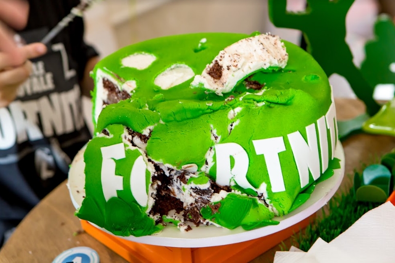 Aniversário do Fortnite: jogo celebra 4 anos com bolo e itens