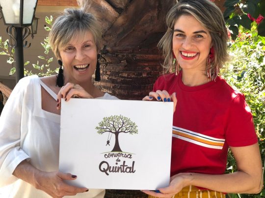 Carol Braga e Rosana Ricci em evento, divulgando o Conversa de Quintal.